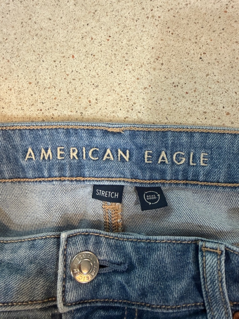 American Eagle Super High Rise Baggy Wide Leg Jeans Light Wash Distressed Hem - Picture 2 of 6